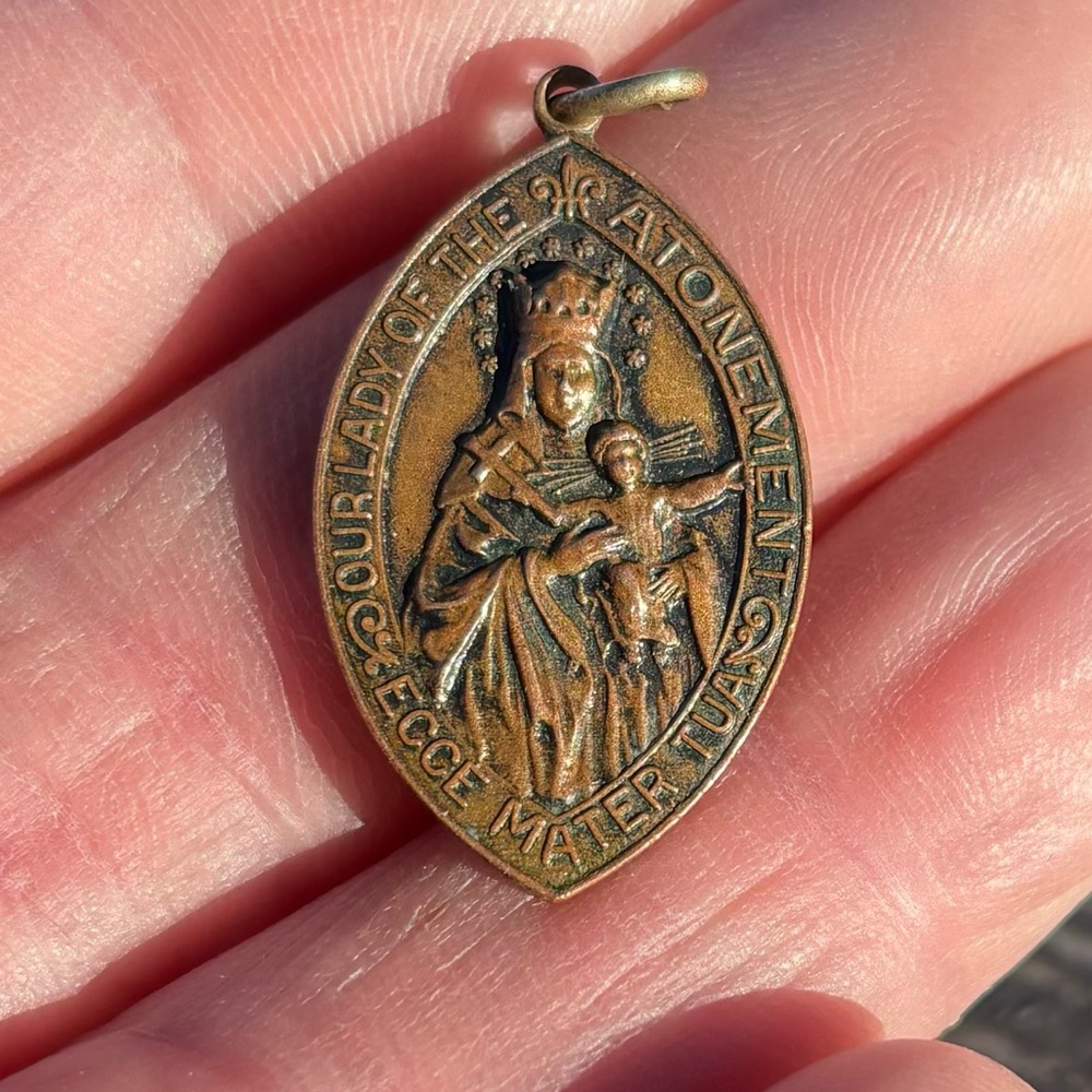 Antique 1901 Our Lady of Atonement Rosary League Medal - Picture 3 of 7